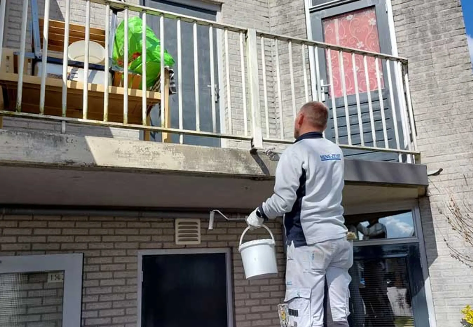 Mens-Zeist Warehouse