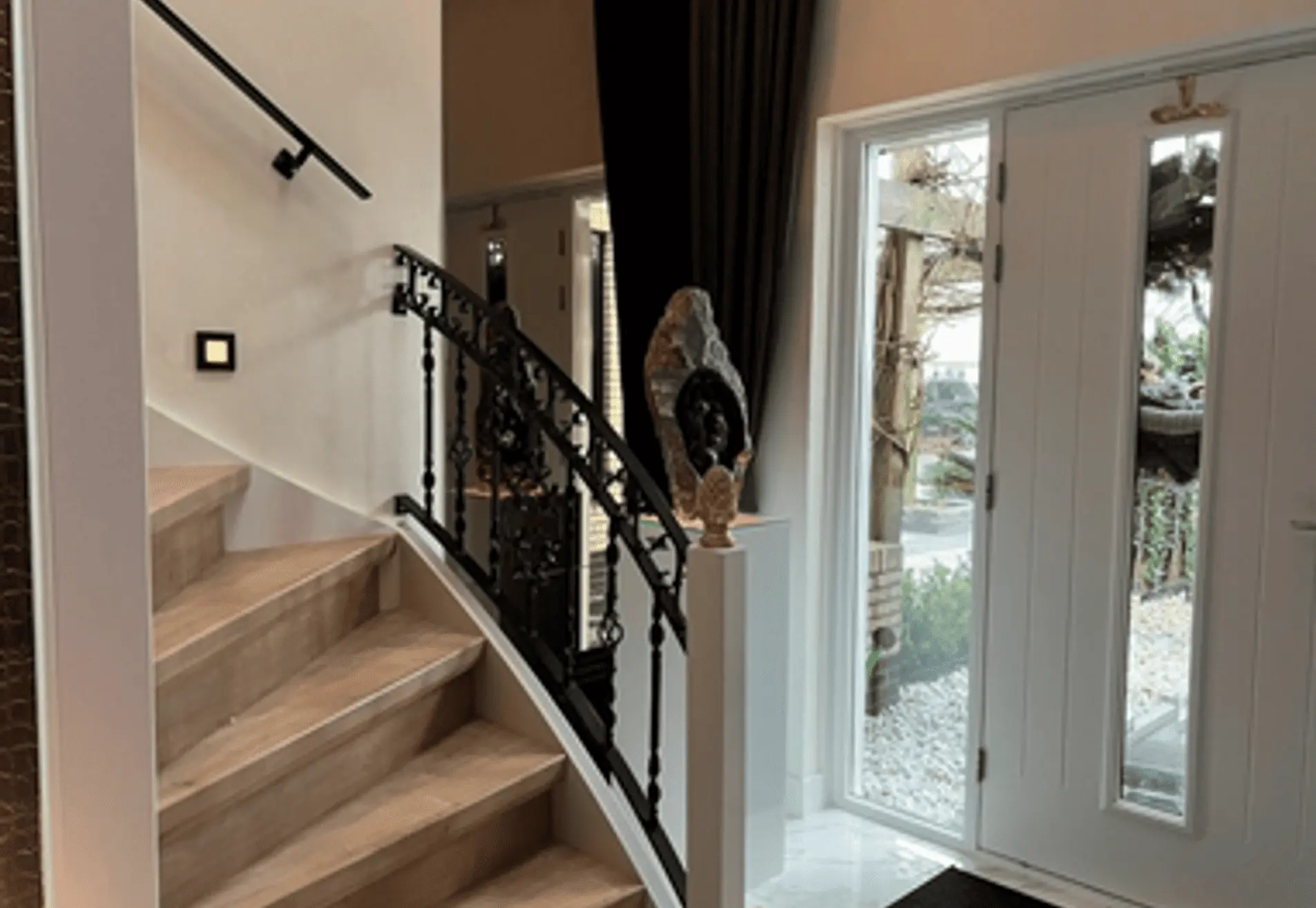 Trap en deur schilderwerk in Volendam