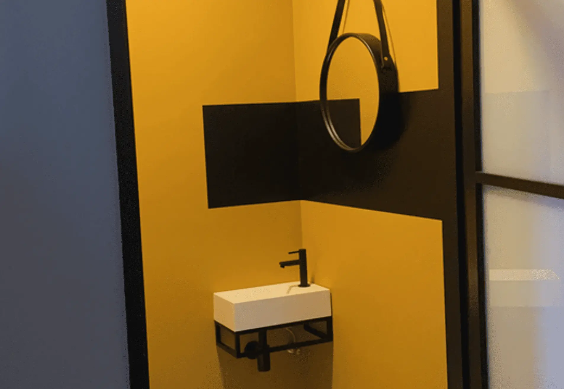 Toilet voorzien van de nieuwste trendy kleuren